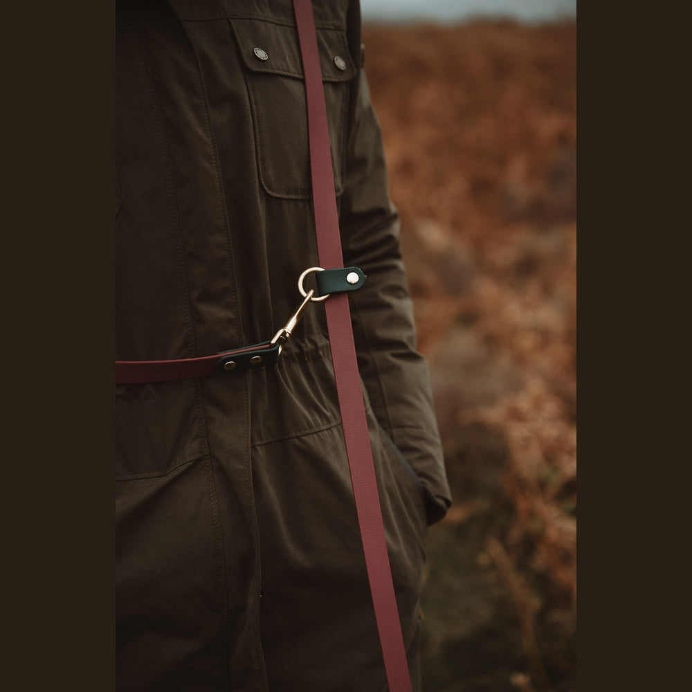 Close-up of the clip joining the Biothane multi-way lead straps