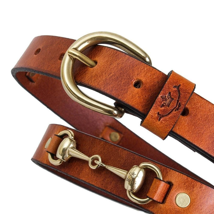 Close-up of the Badminton chestnut belt buckle and snaffle fitting